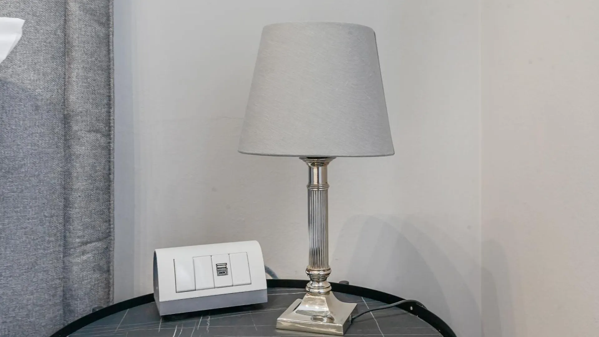 San Babila Prestige Suite - A Few Steps From Duomo Milan Apartment