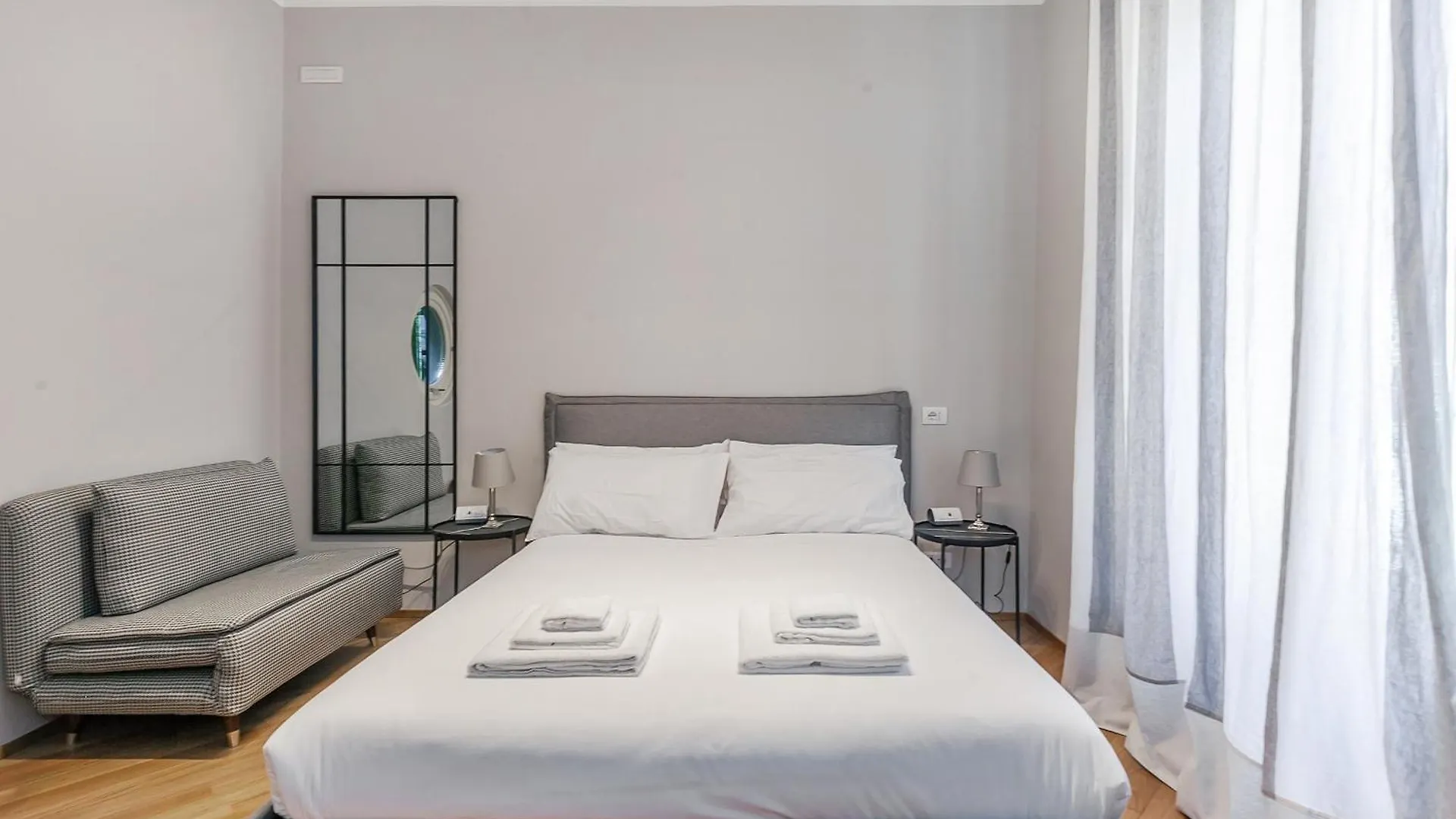 Apartment San Babila Prestige Suite - A Few Steps From Duomo Milan Italy
