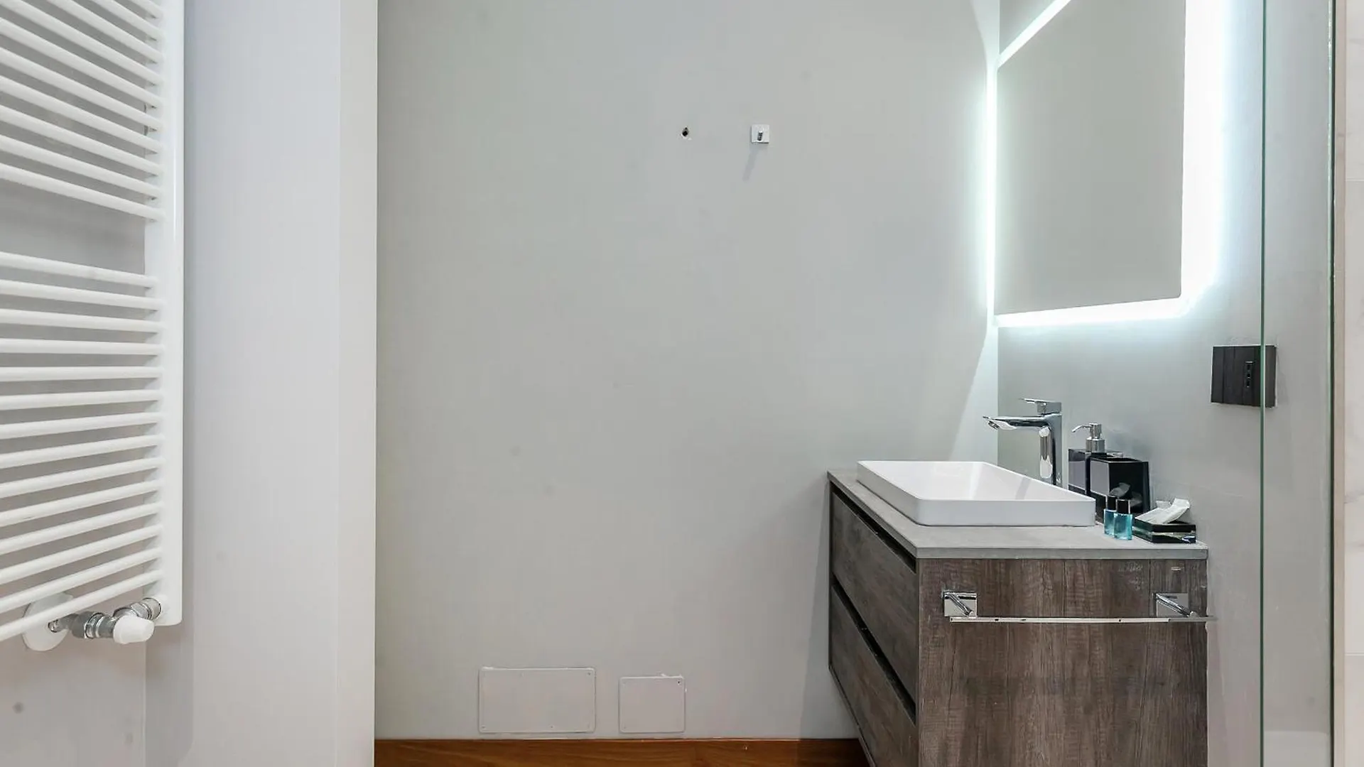 San Babila Prestige Suite - A Few Steps From Duomo Milan Italy