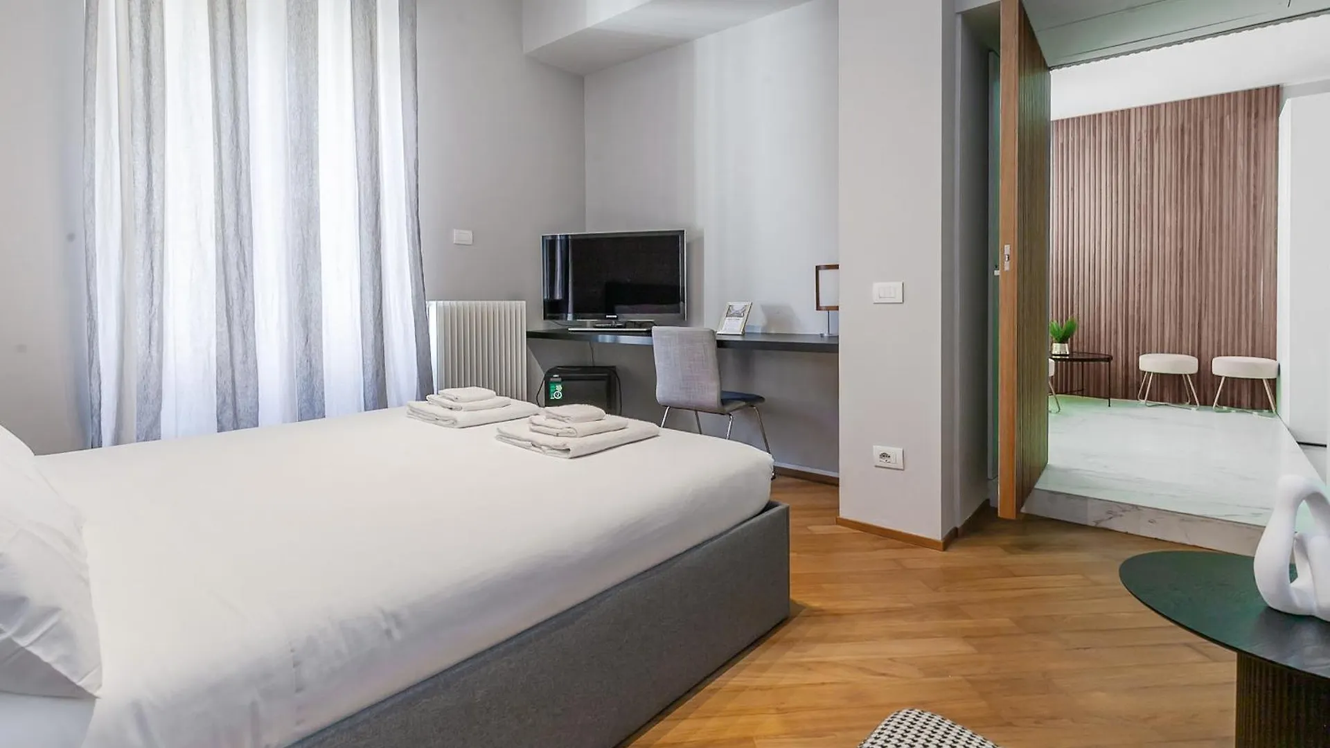San Babila Prestige Suite - A Few Steps From Duomo Milan Apartment