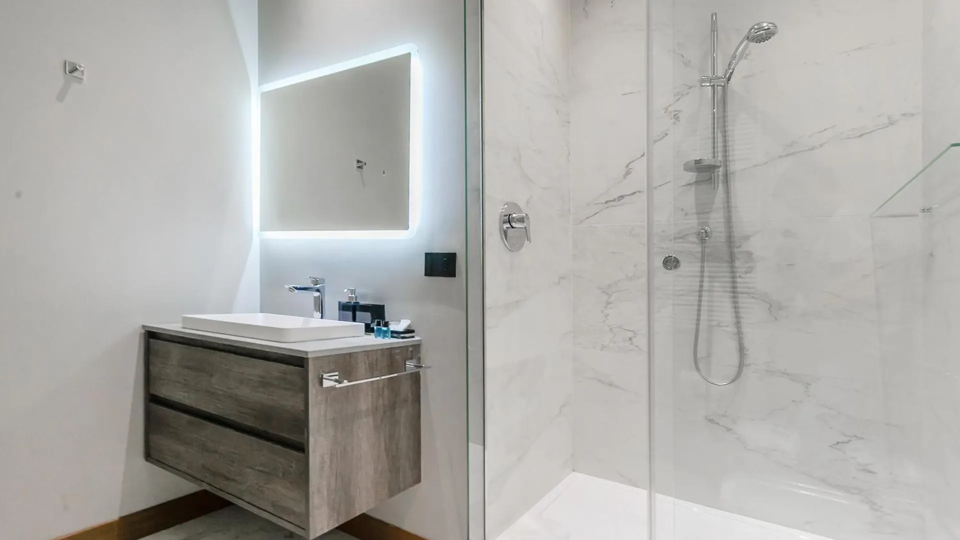 San Babila Prestige Suite - A Few Steps From Duomo Milan Apartment
