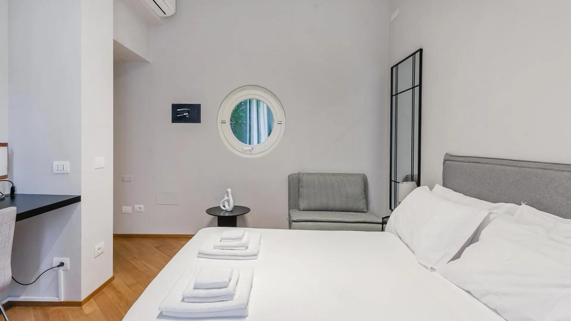Apartment San Babila Prestige Suite - A Few Steps From Duomo Milan